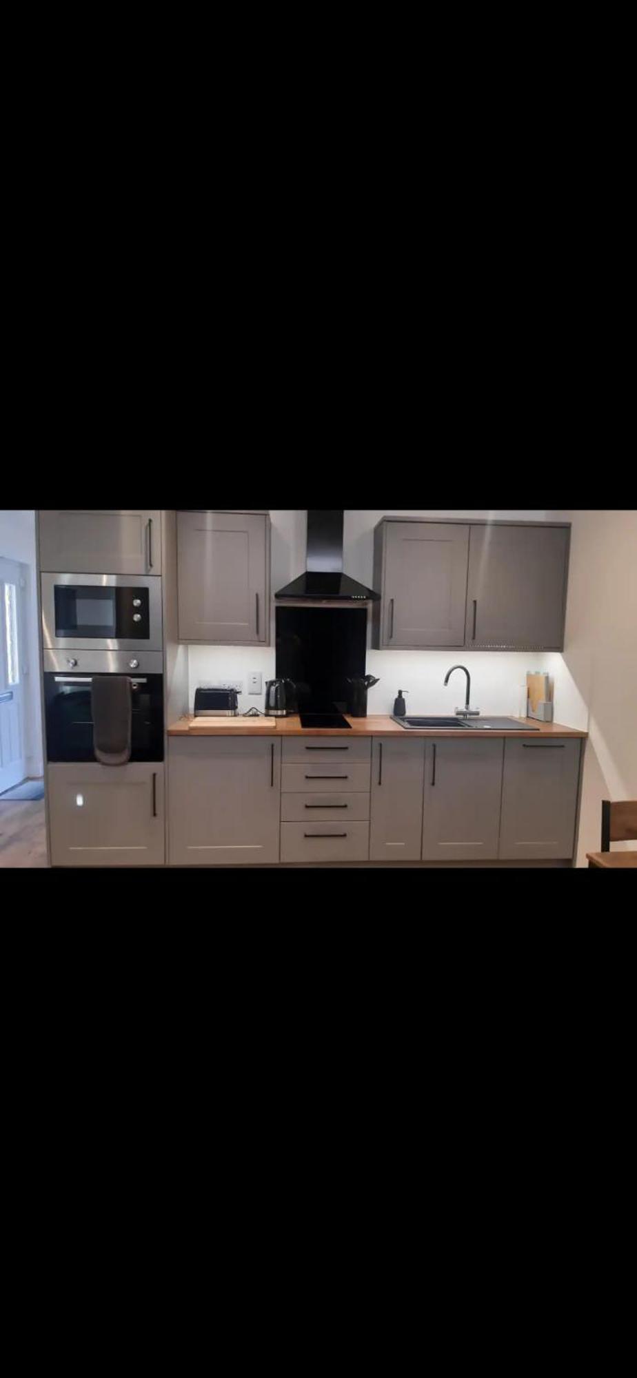 Tramore - Self Contained 1 Bedroom Unit - King Size Bed - Free Private Parking - 3 Miles From William High Street * Fort William