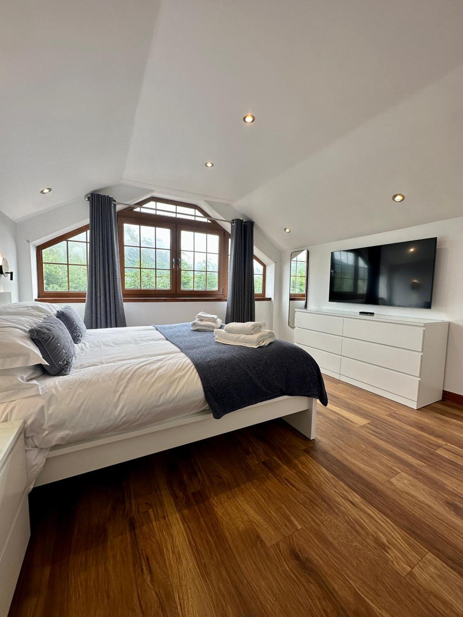 2 Sheraton Fort William