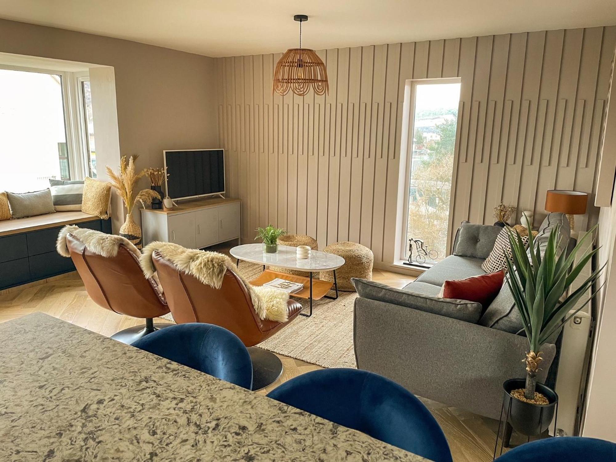 Stylish, With Open-plan Living Holiday home