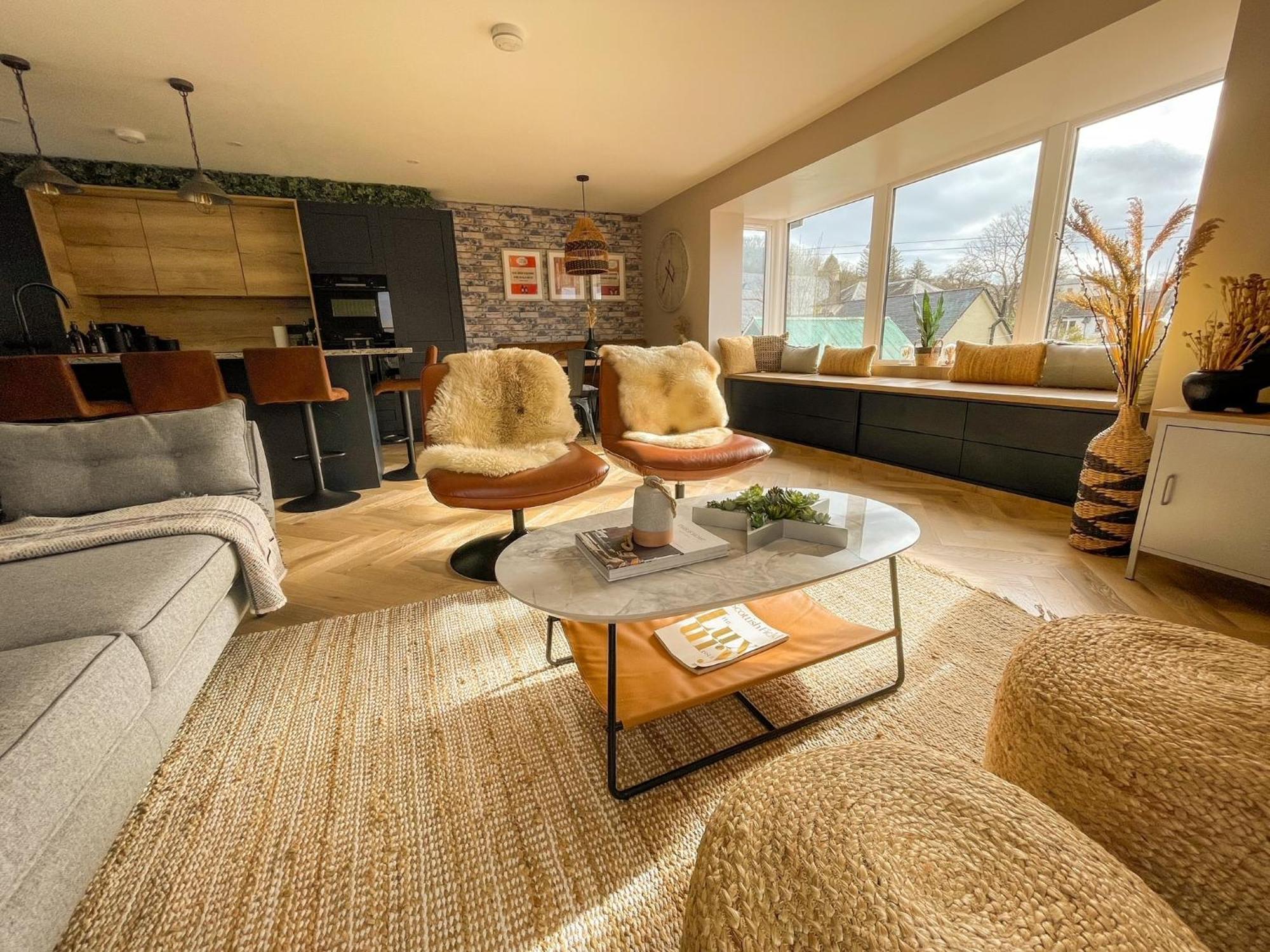 Stylish, With Open-plan Living Holiday home *