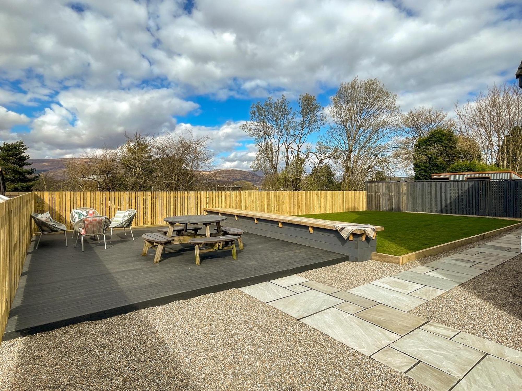 Stylish, With Open-plan Living Holiday home Fort William