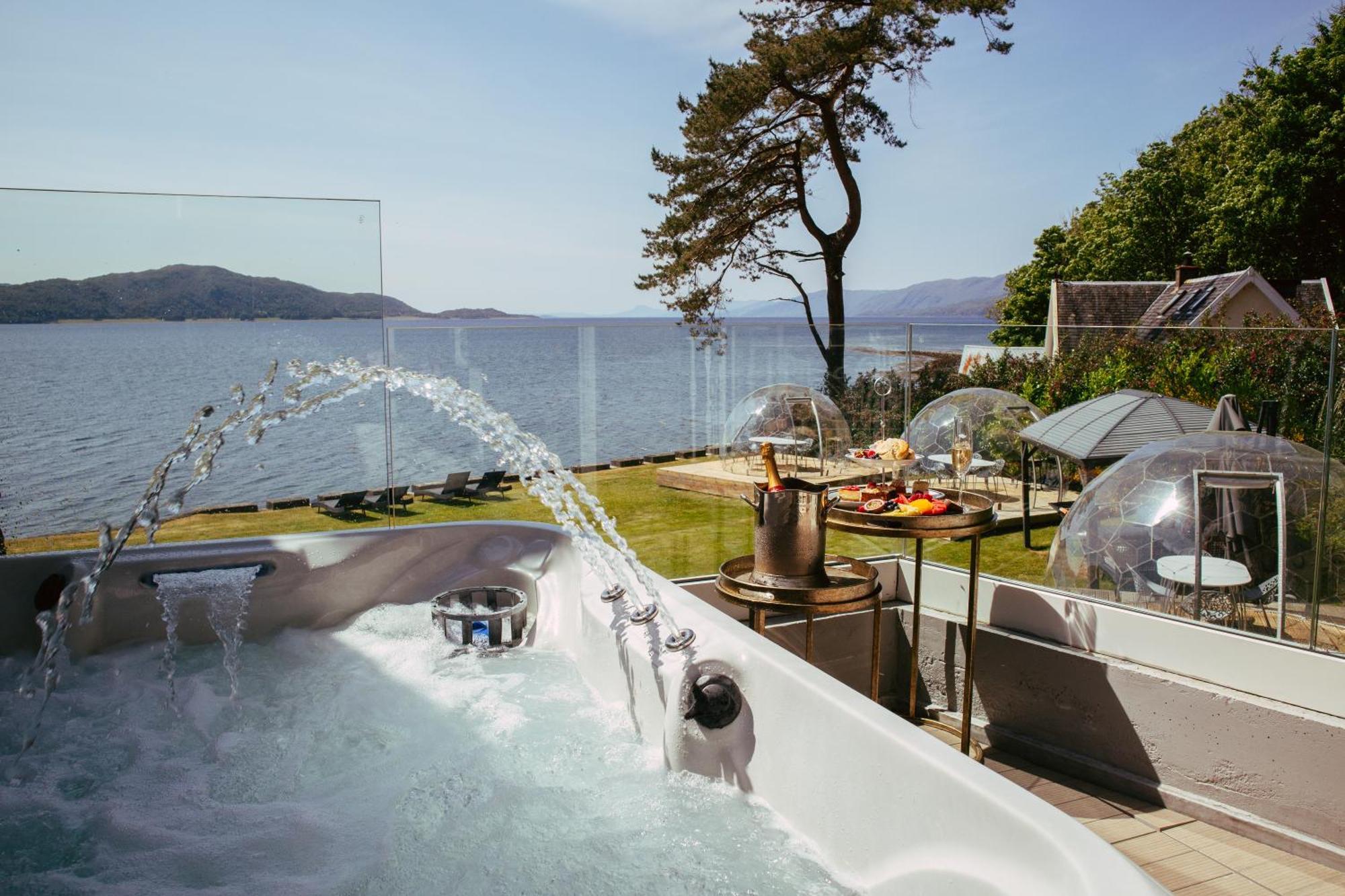 Ardrhu House William - Serviced Luxury Scots Baronial Villa *