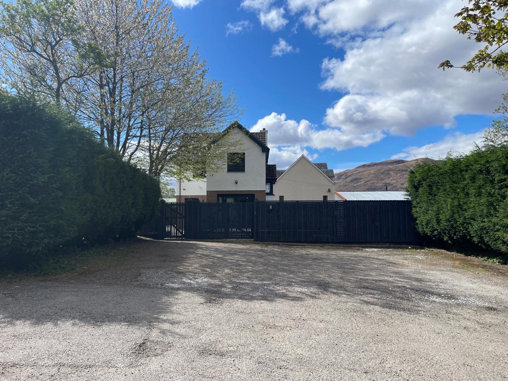 Apartment Stylish, With Kitchen & Large Deck Fort William
