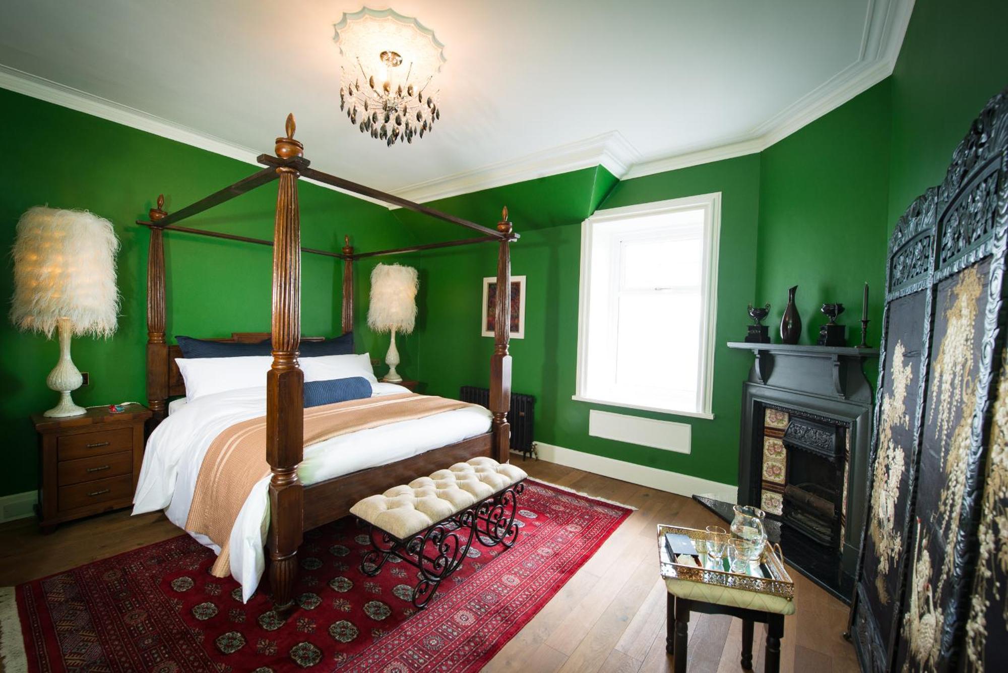 Ardrhu House William - Serviced Luxury Scots Baronial Villa Fort William