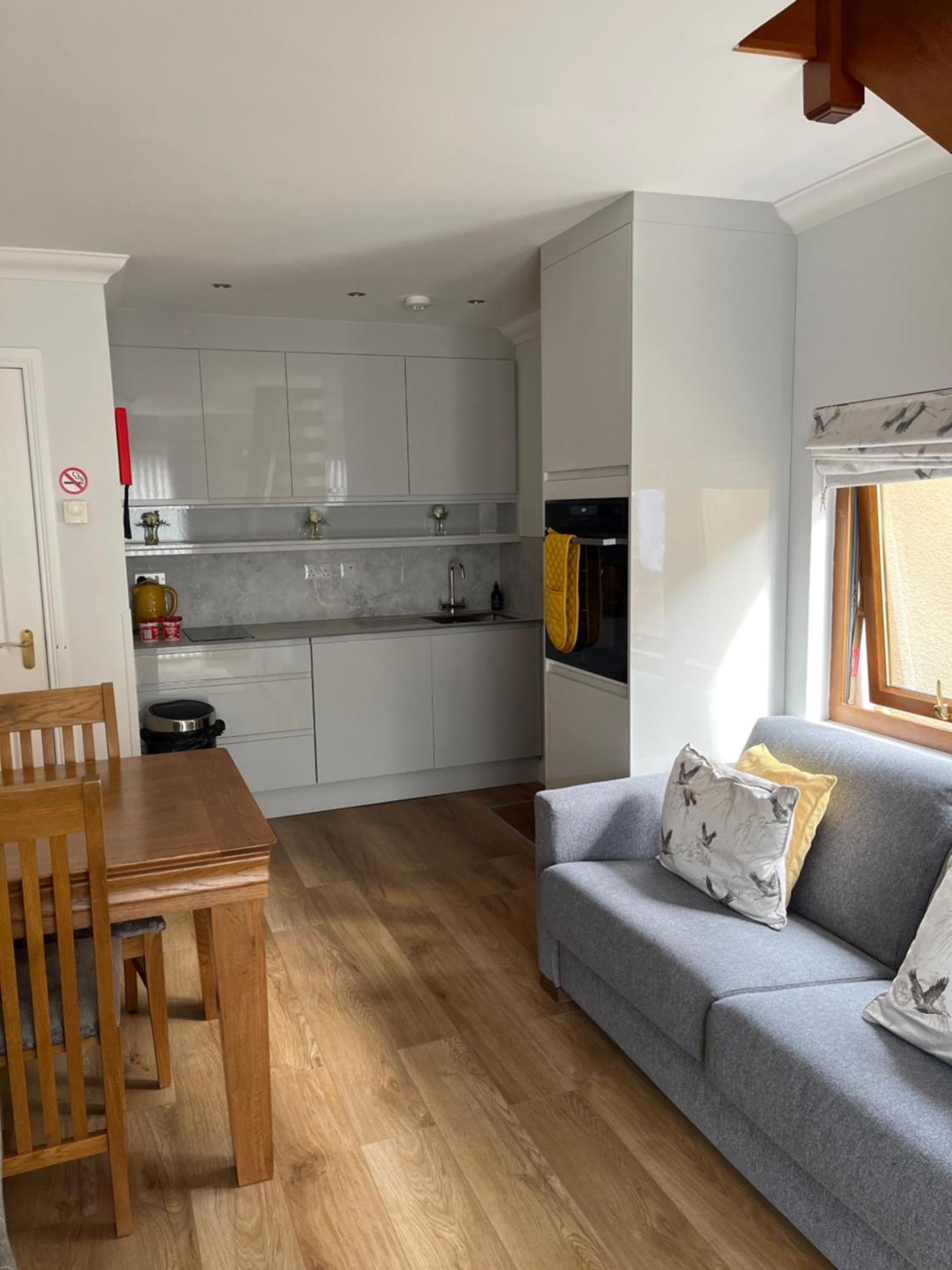 Tigh Na Drochaid, Glen Nevis - Entire