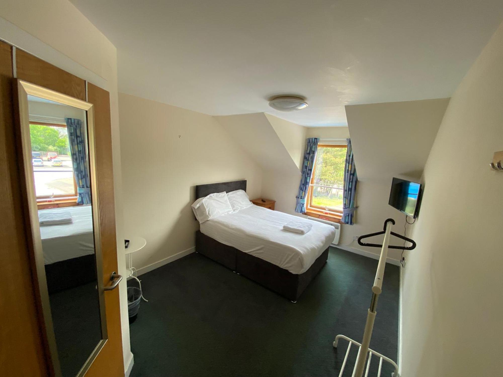 Hotel Waterfront - Only 3*