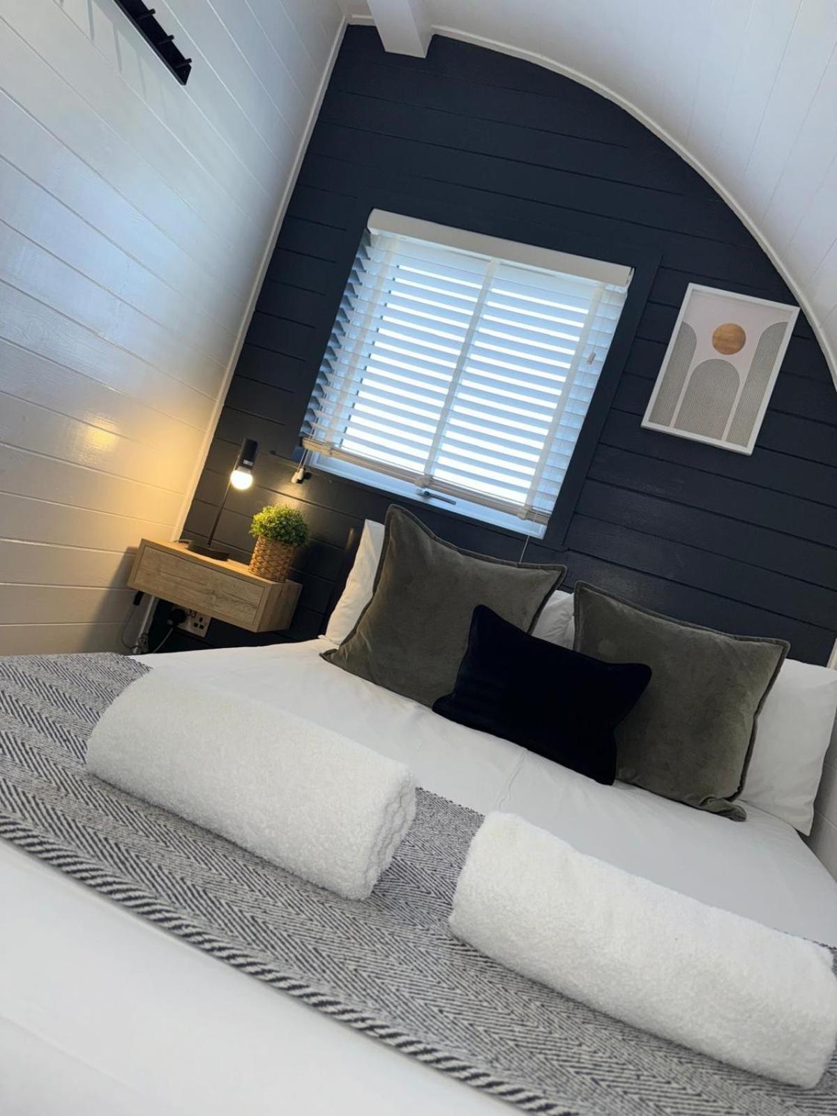 Apex Pod & Jacuzzi Bath