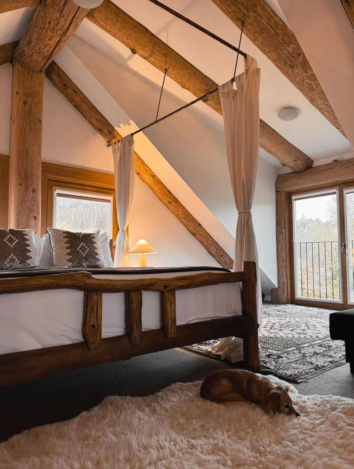 Wild Nurture Eco Luxury Offgrid Log