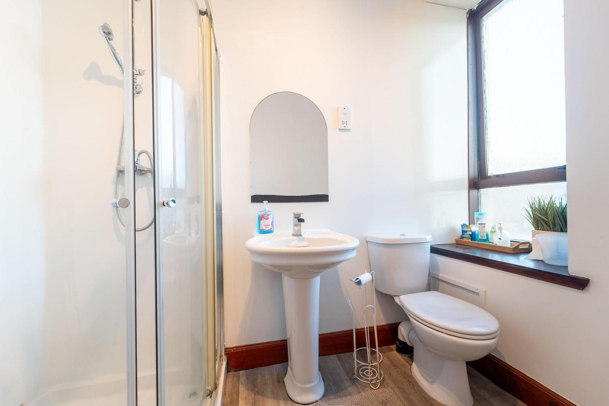 Prime Location In High Street Hostel *