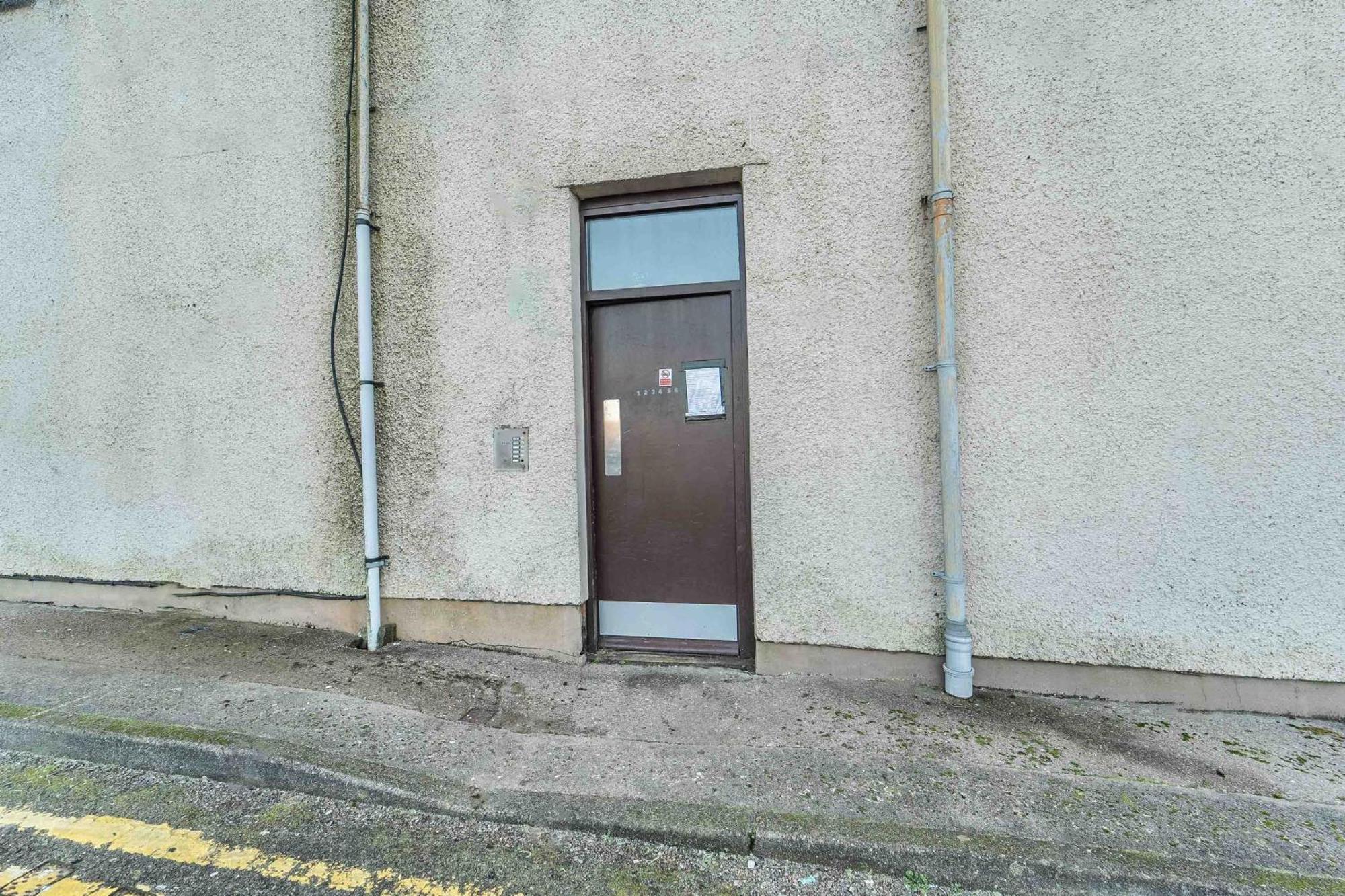 Prime Location In High Street