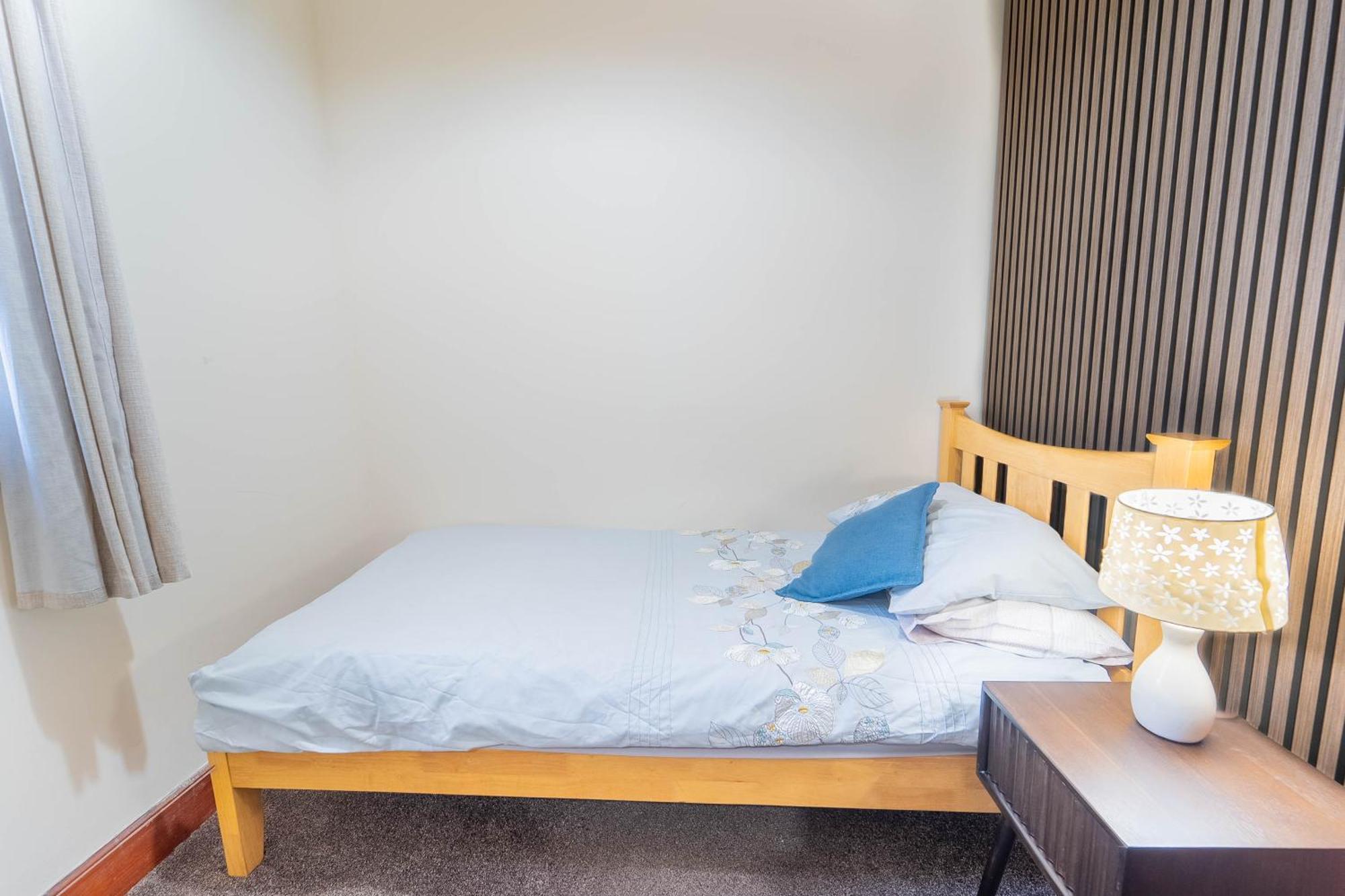 Prime Location In High Street Hostel *