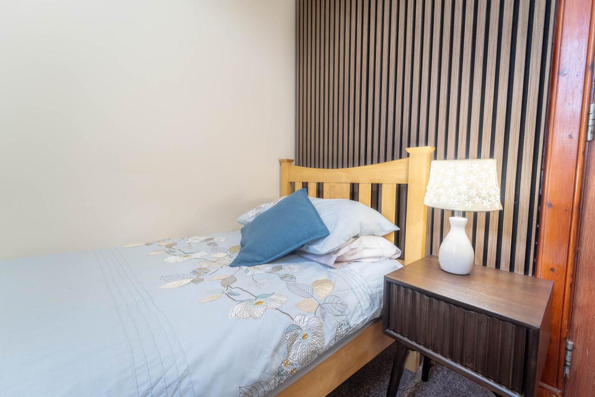 Prime Location In High Street Hostel *