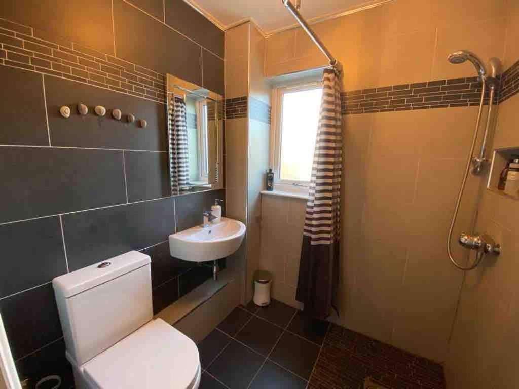 Wee Cruive Immaculate Apartment
