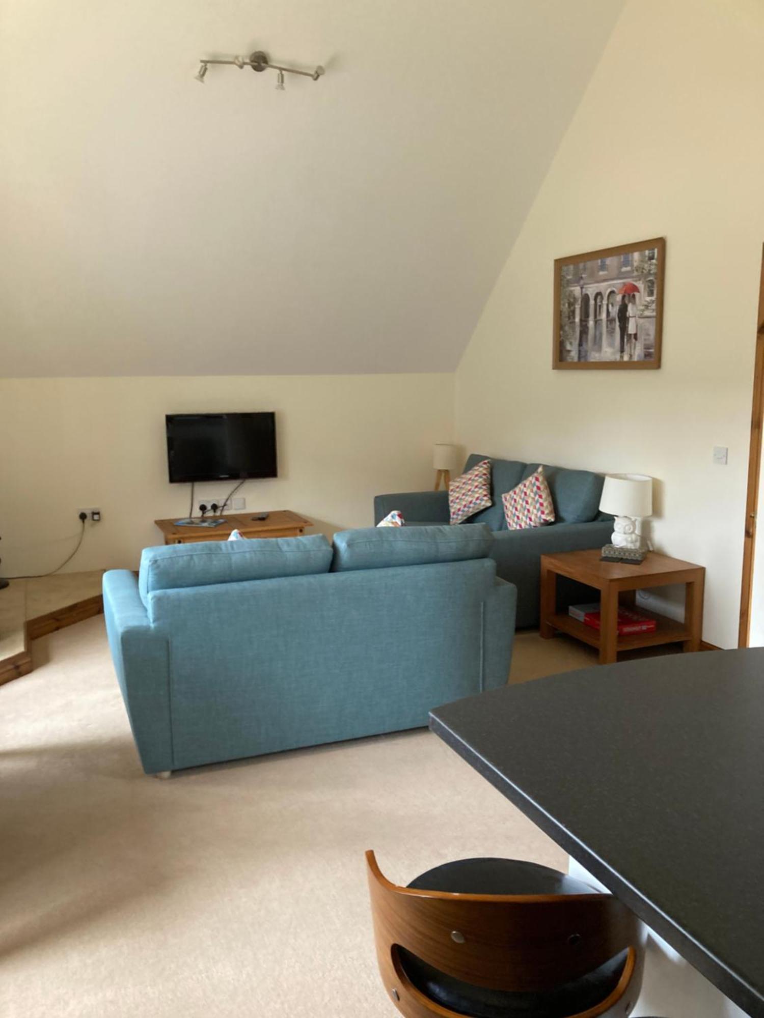 Apartment Springbank - Sleeps 4 - Pet Friendly *