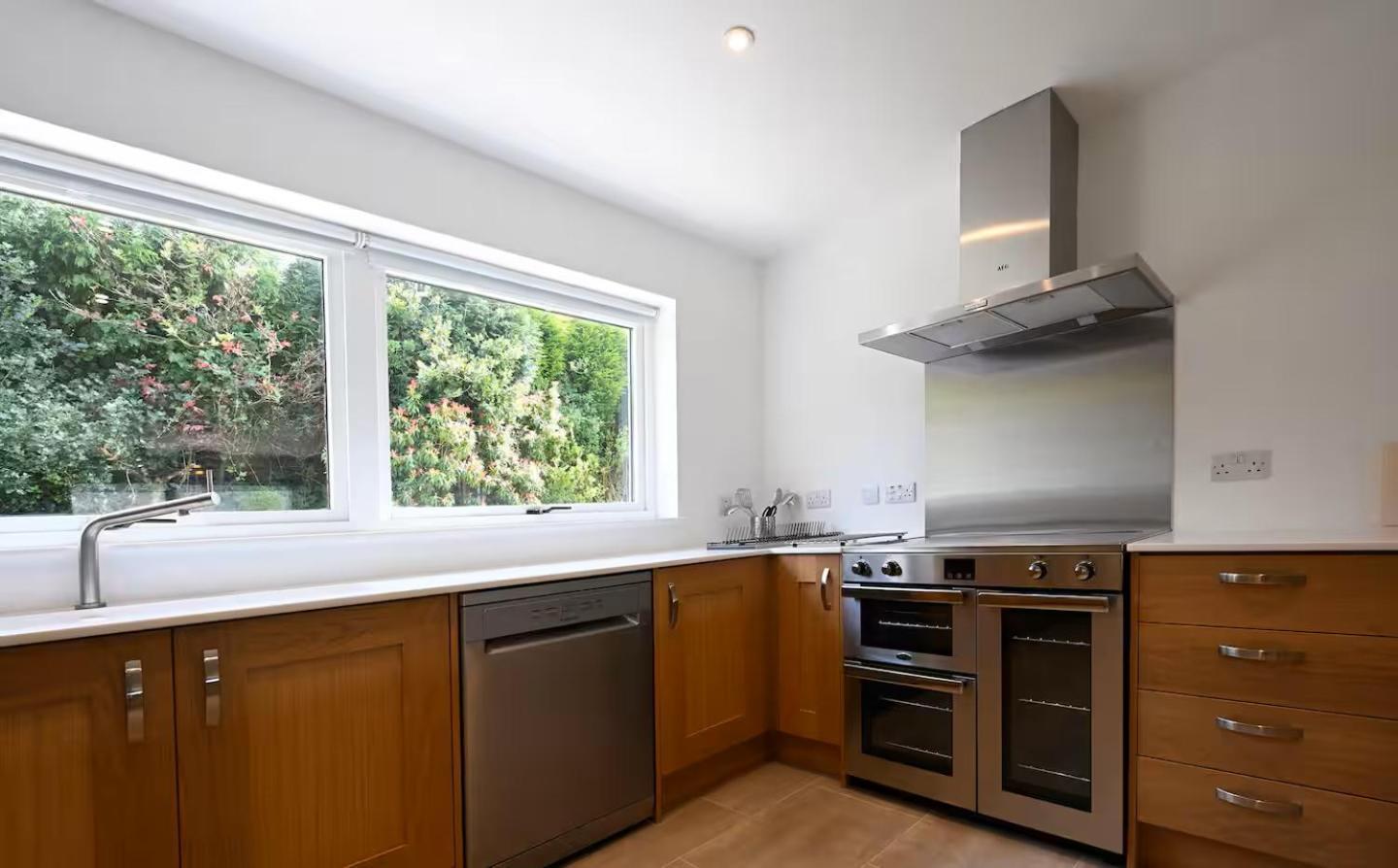 Heathercroft House-modern 3 Bed House With Stunning Views Apartment