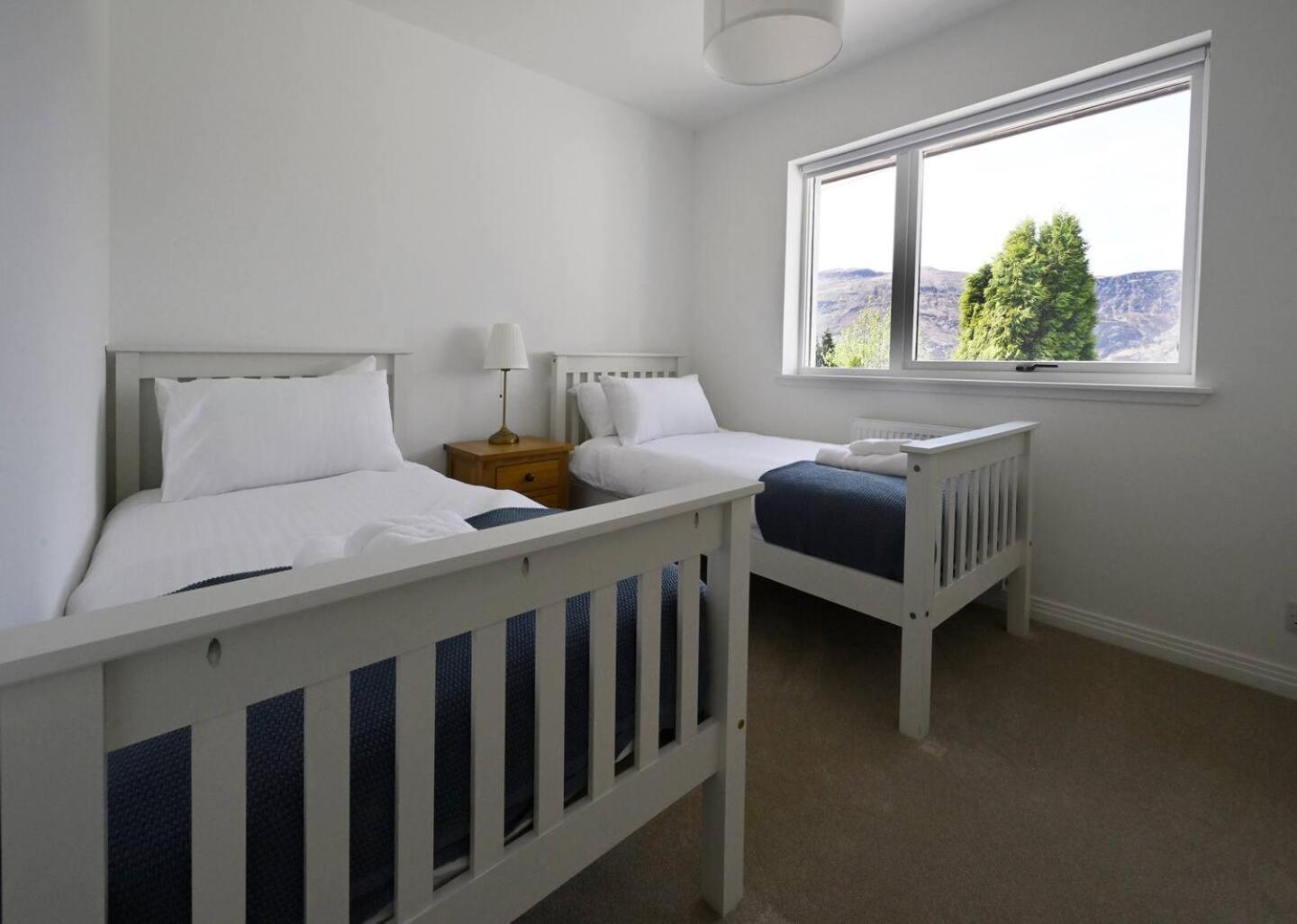 Heathercroft House-modern 3 Bed House With Stunning Views Apartment *