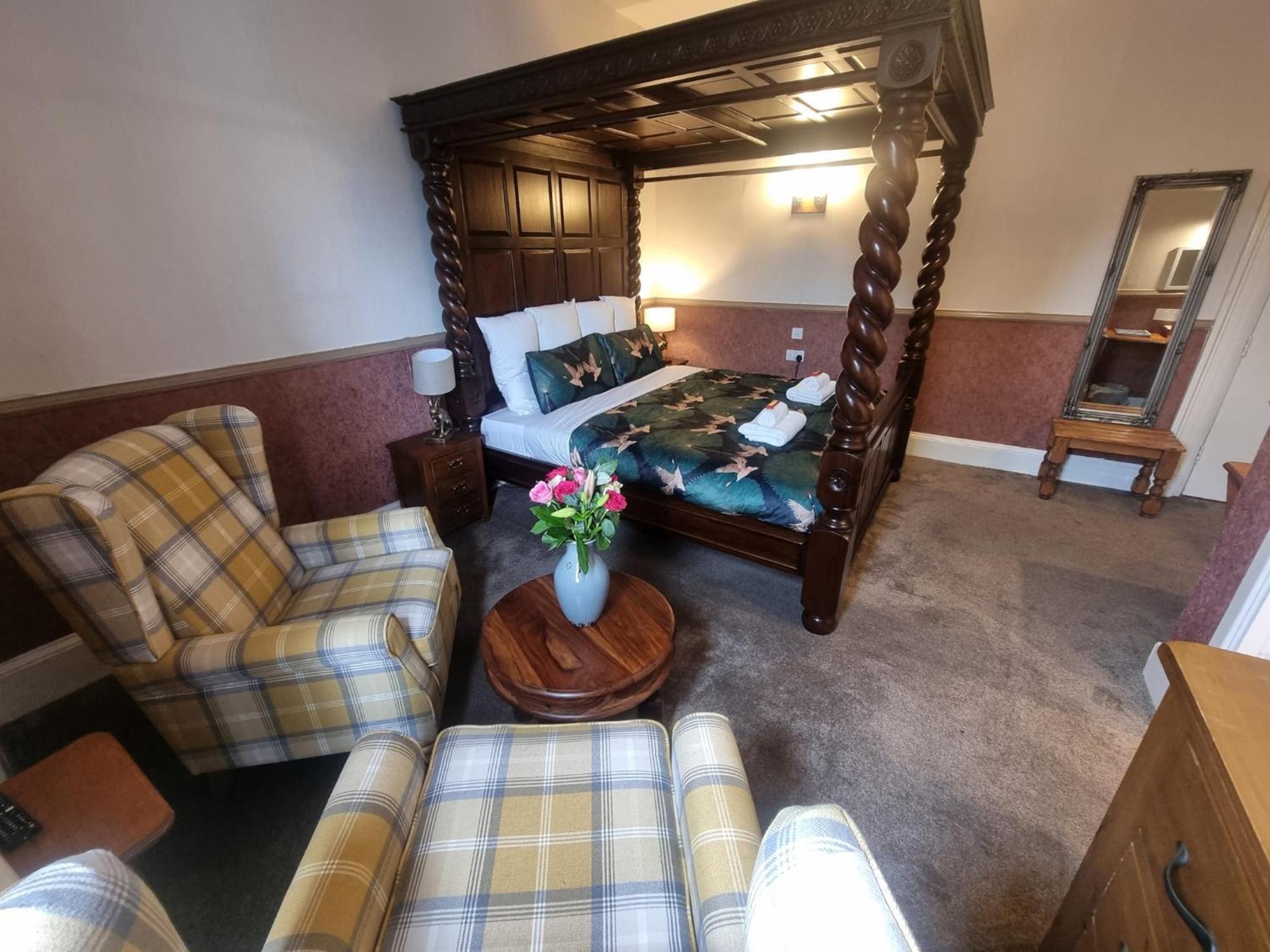 Roy Bridge Hotel