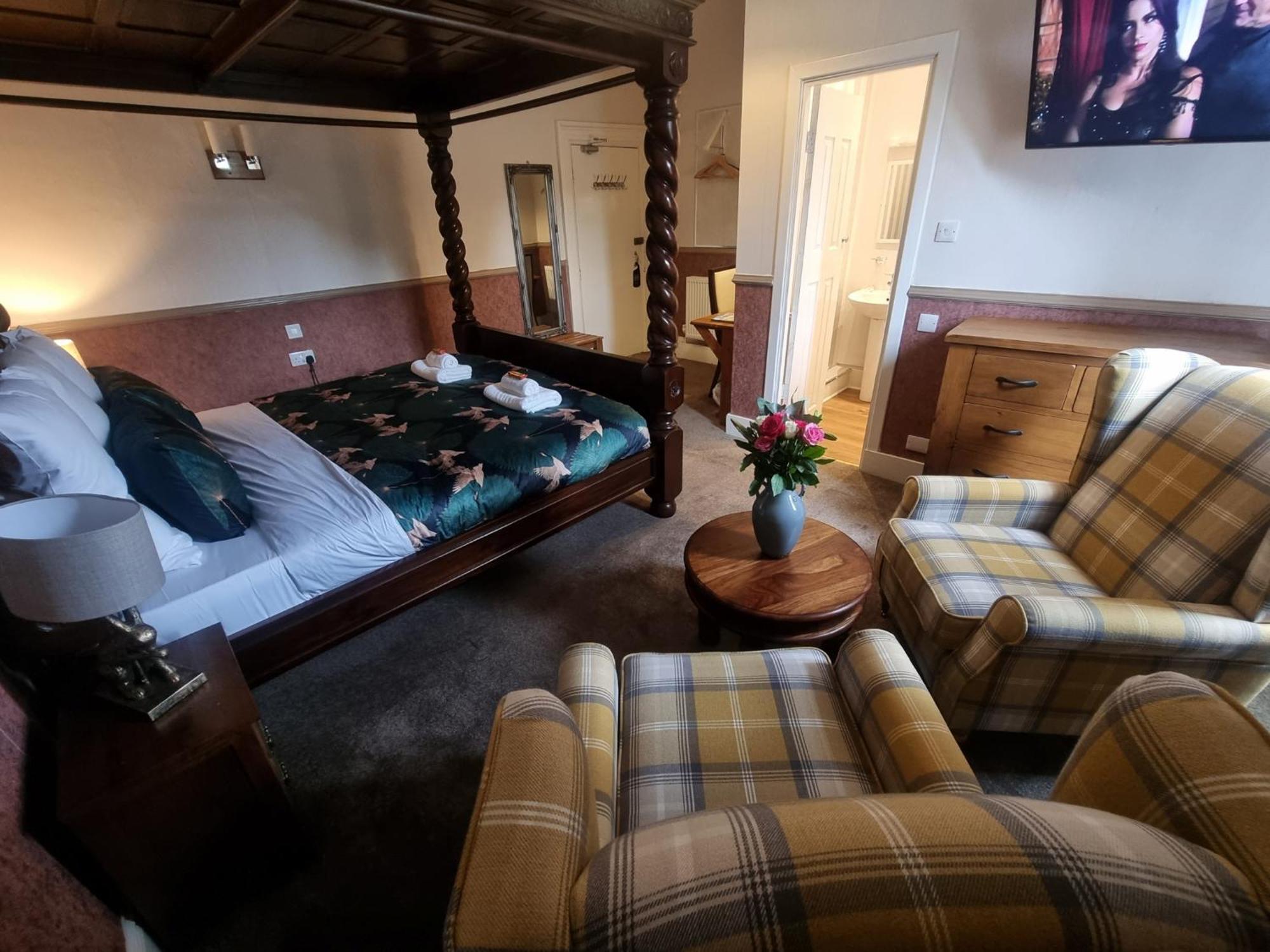 Roy Bridge Hotel
