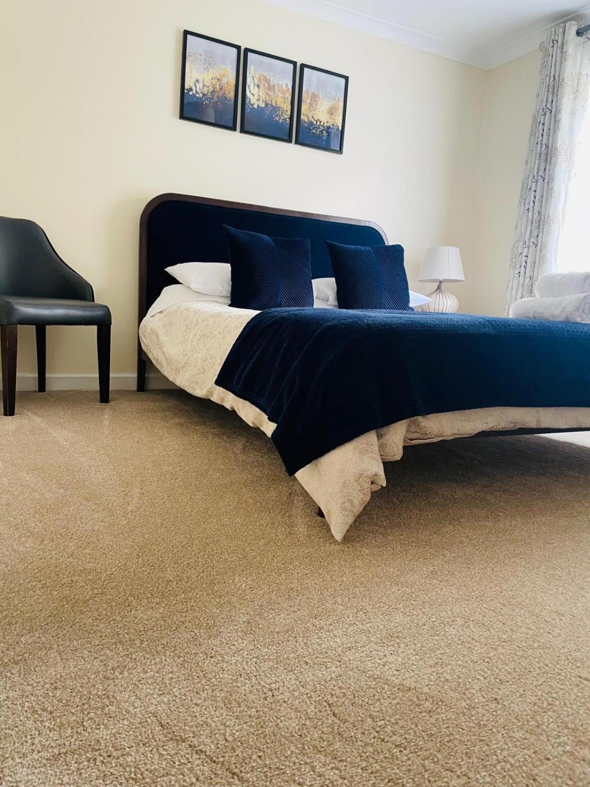 Wallace House Apartment