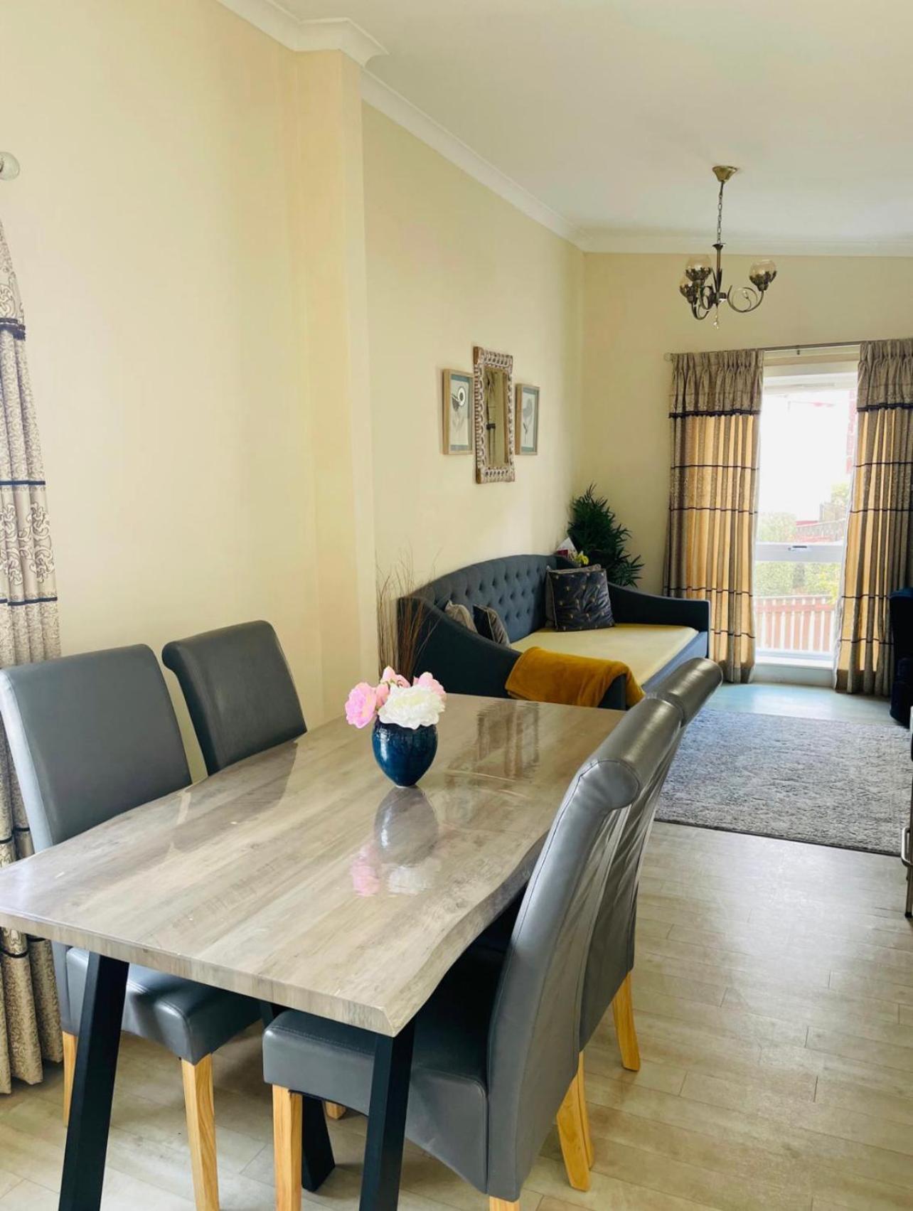 Wallace House Apartment