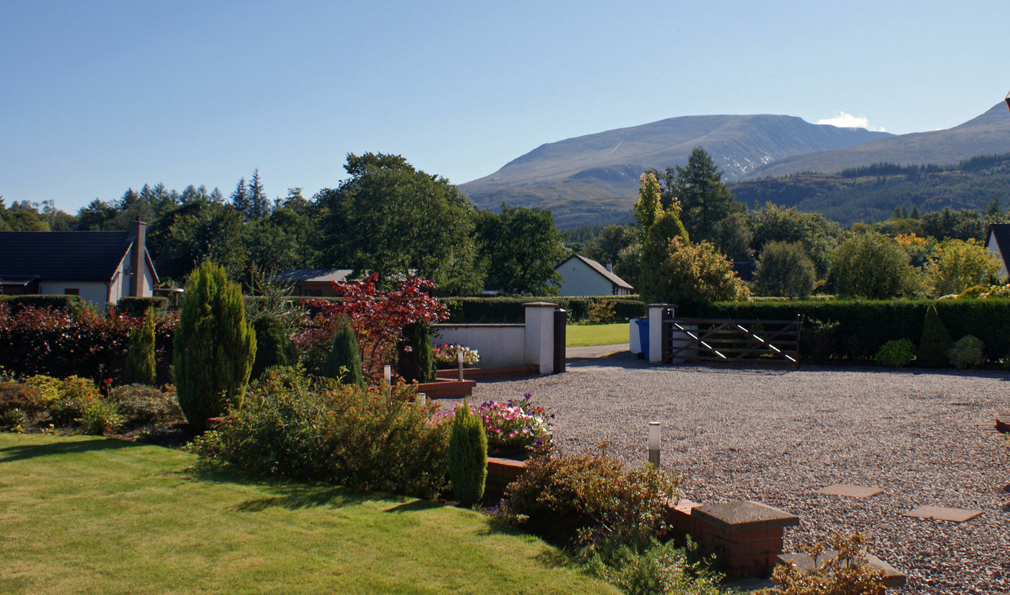 Guest house Torlundy House 4*