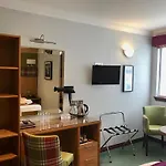 Clan Macduff Hotel