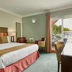 Clan Macduff Hotel