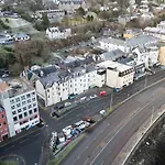 Prime Location Rooms In High Street