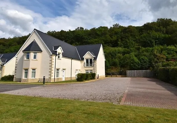 Conaglen, Glenloch View, Fort William 2-Bedroom Loch Side Flat