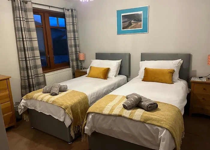 6 Canalside Apartments