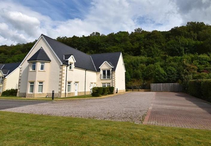 Conaglen, Glenloch View, William 2-bedroom Loch Side Flat *