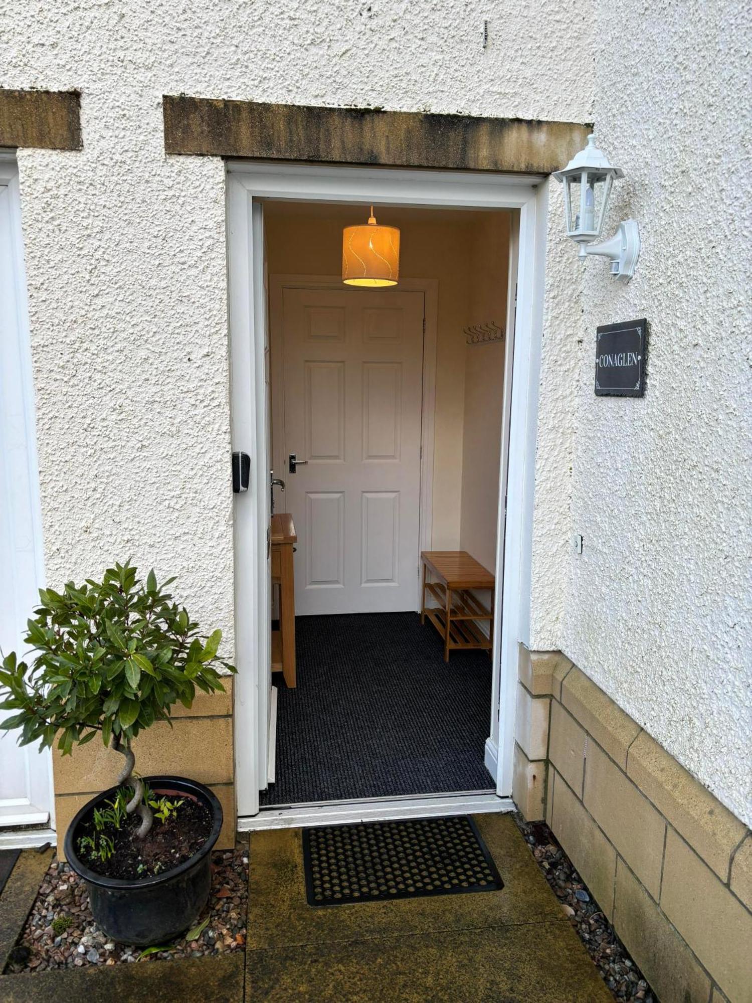 Conaglen, Glenloch View, William 2-bedroom Loch Side Flat * Fort William
