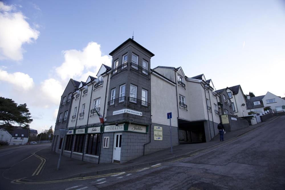 Bank Street 3*